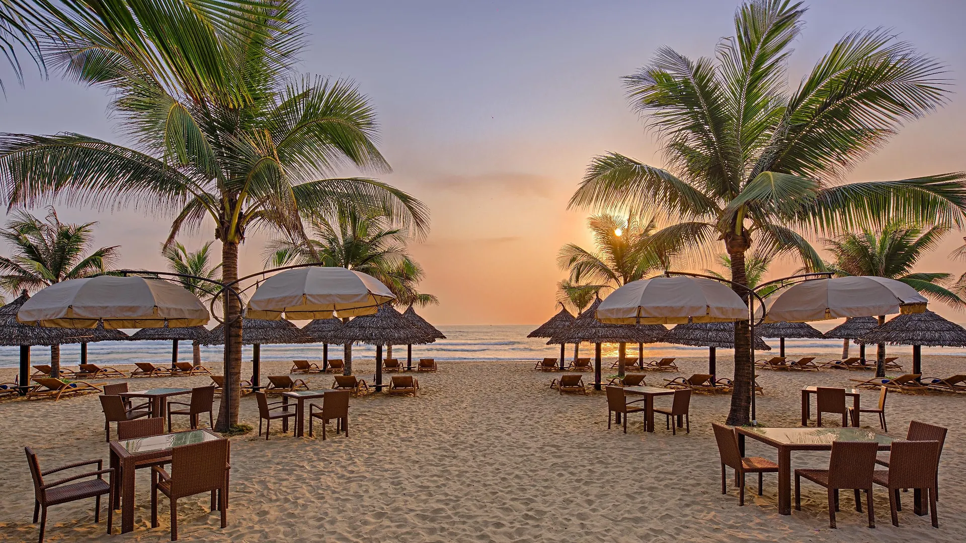 Holiday Beach Hotel Danang