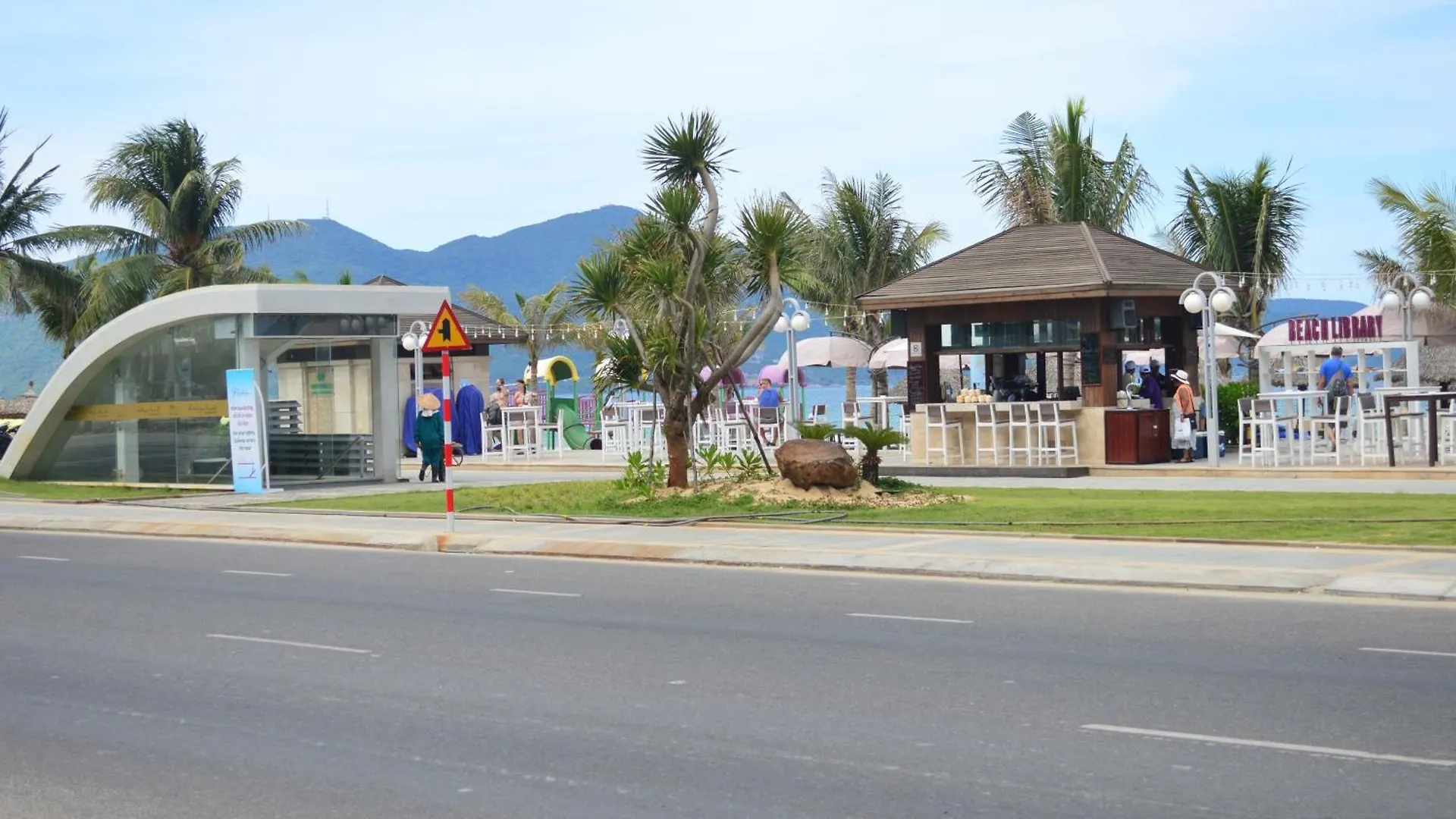 Holiday Beach Hotel Danang 5*, Da Nang