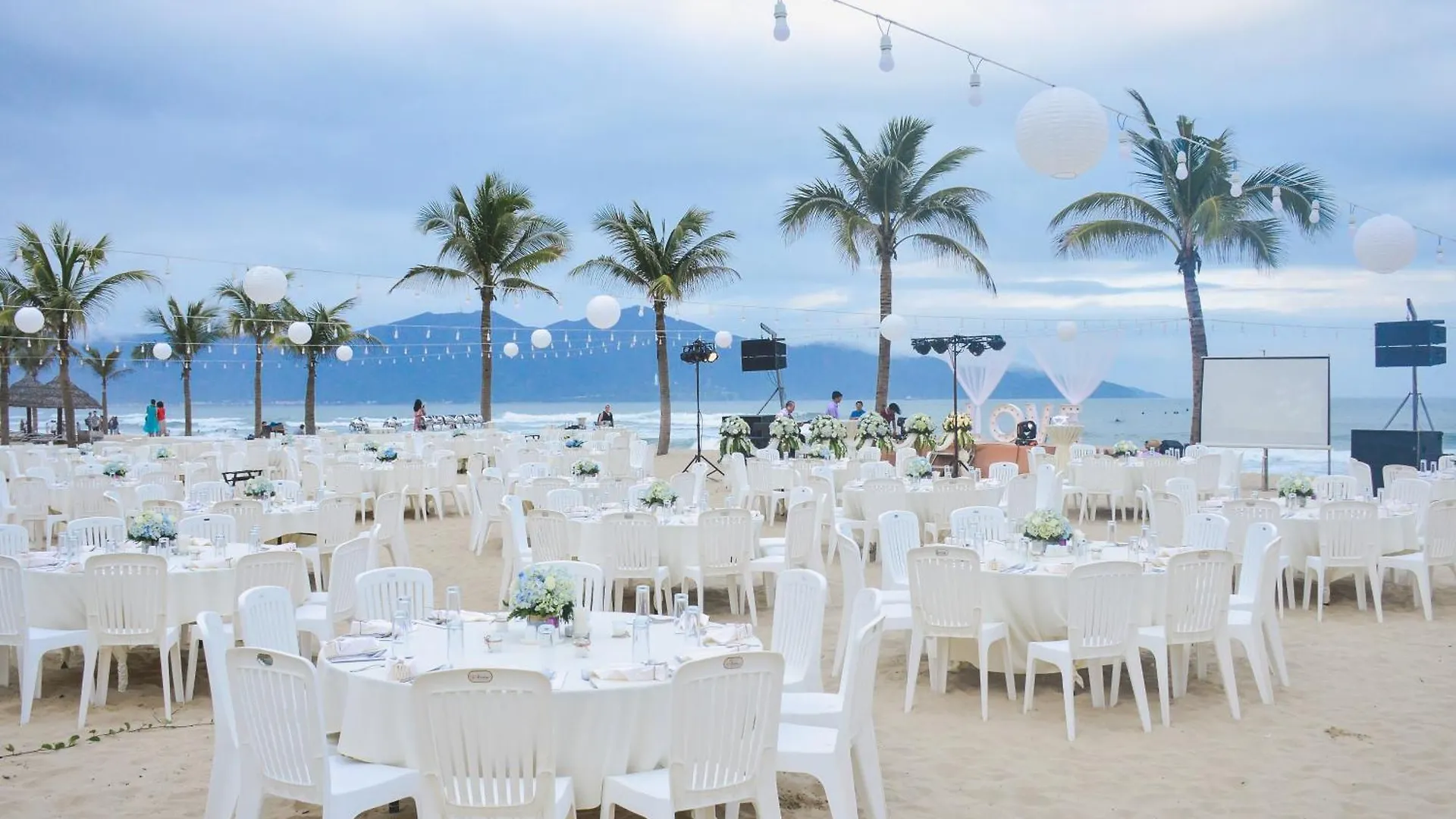 Holiday Beach Hotel Danang