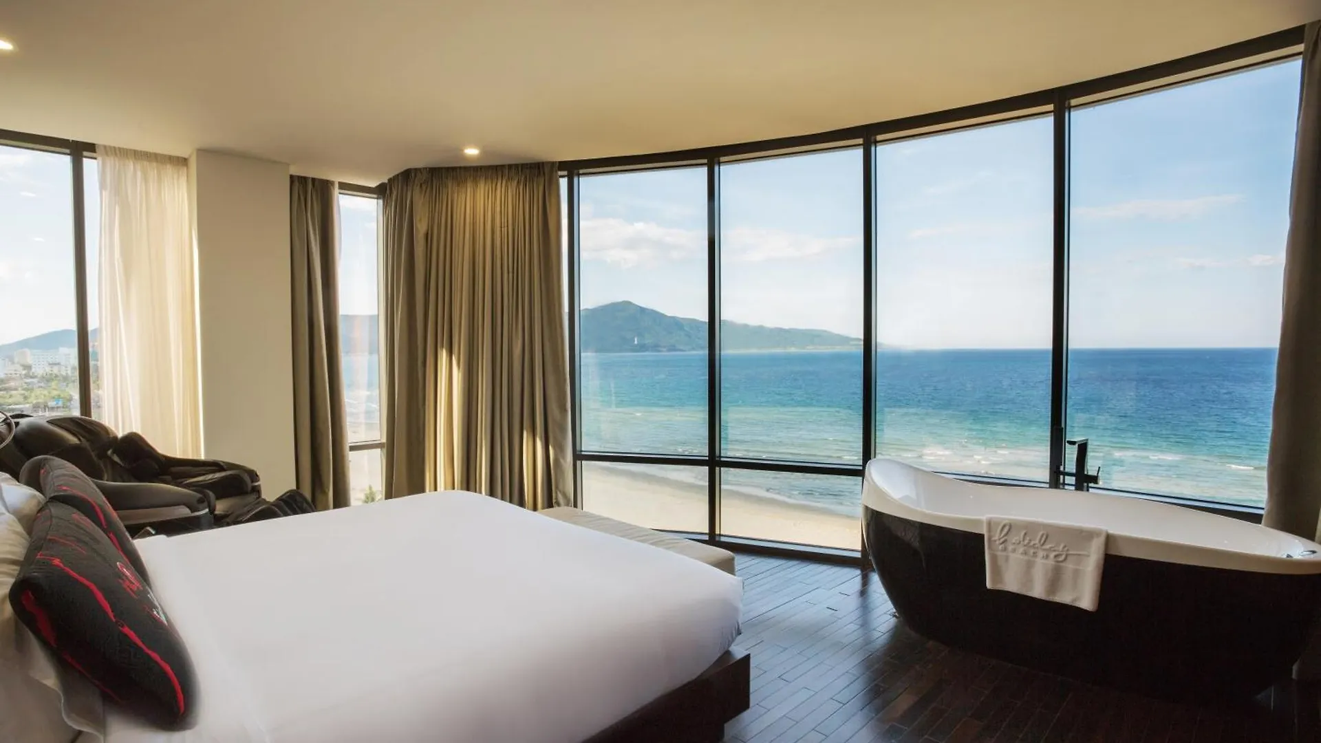 Holiday Beach Hotel Danang