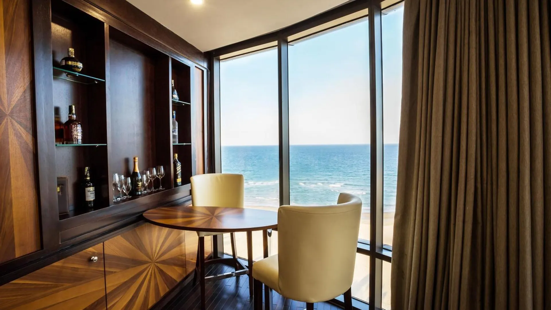 Hotel Holiday Beach Danang Hotel&Resort