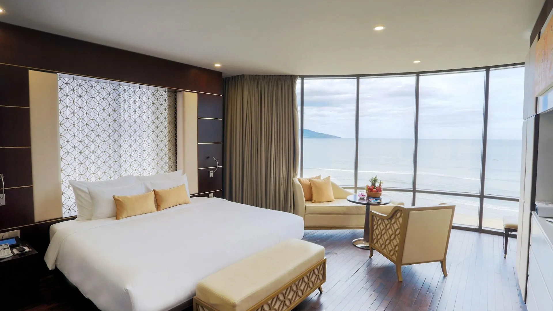 Holiday Beach Hotel Danang Da Nang