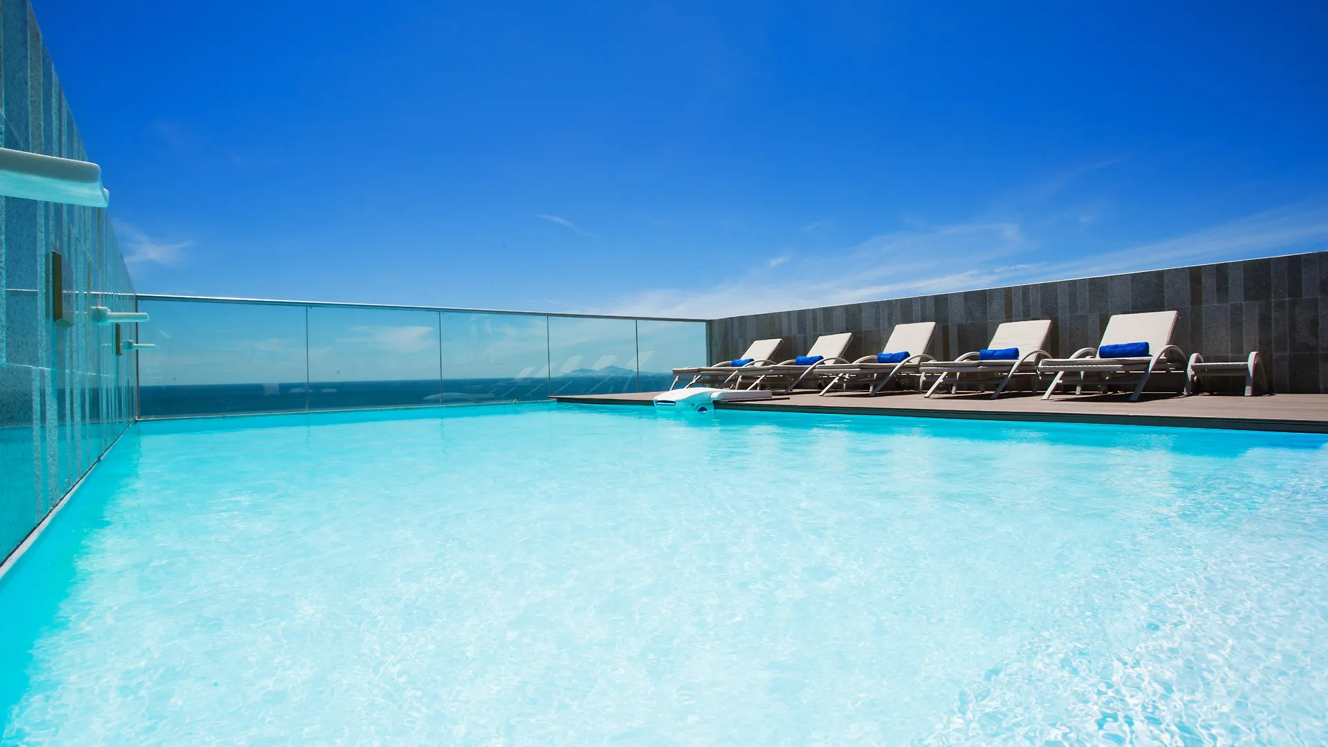 Holiday Beach Hotel Danang