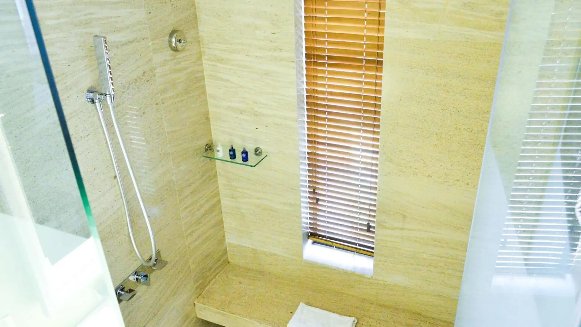 *****  Holiday Beach Hotel Danang Vietnam
