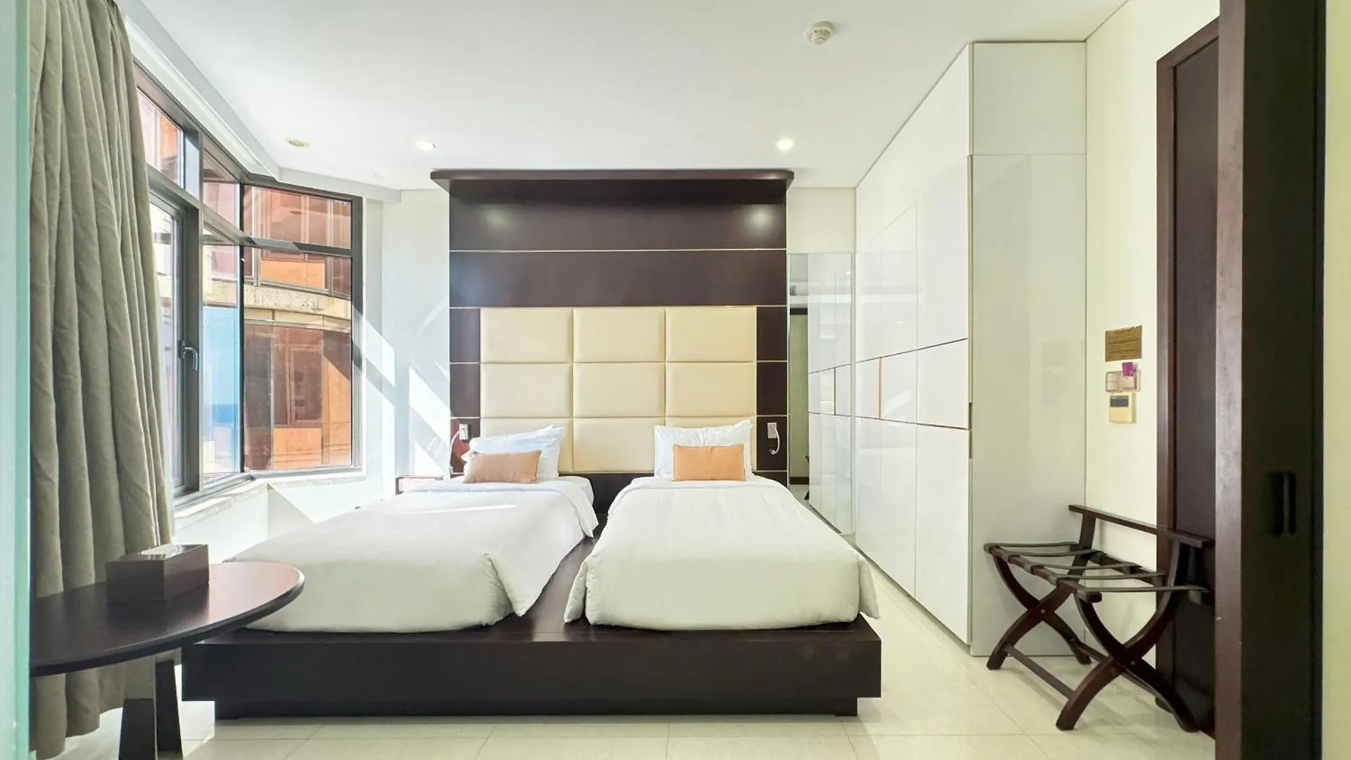 Holiday Beach Hotel Danang 5*, Da Nang