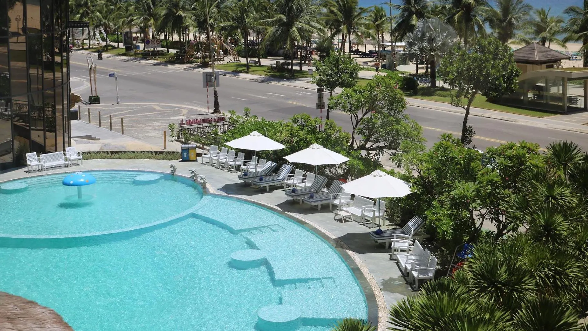 Holiday Beach Hotel Danang