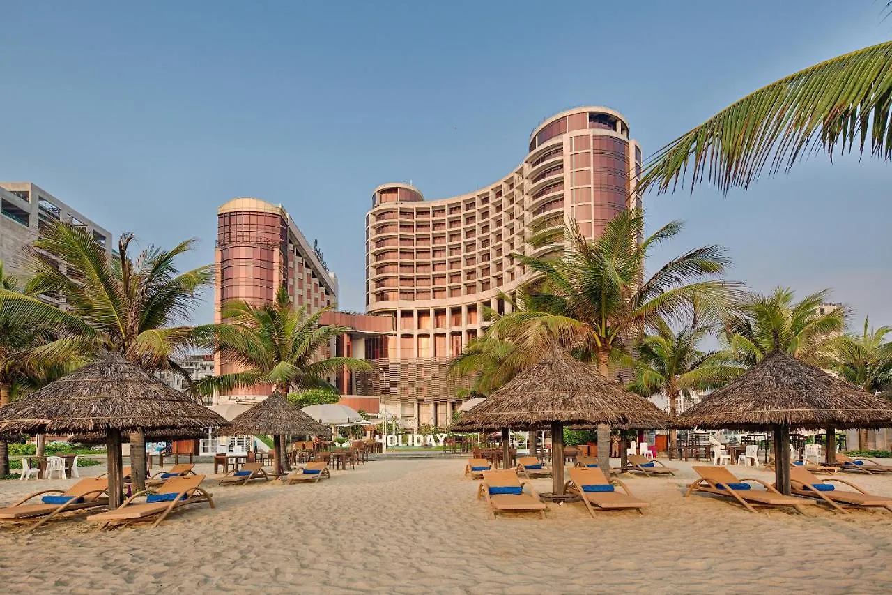 Holiday Beach Hotel Danang location