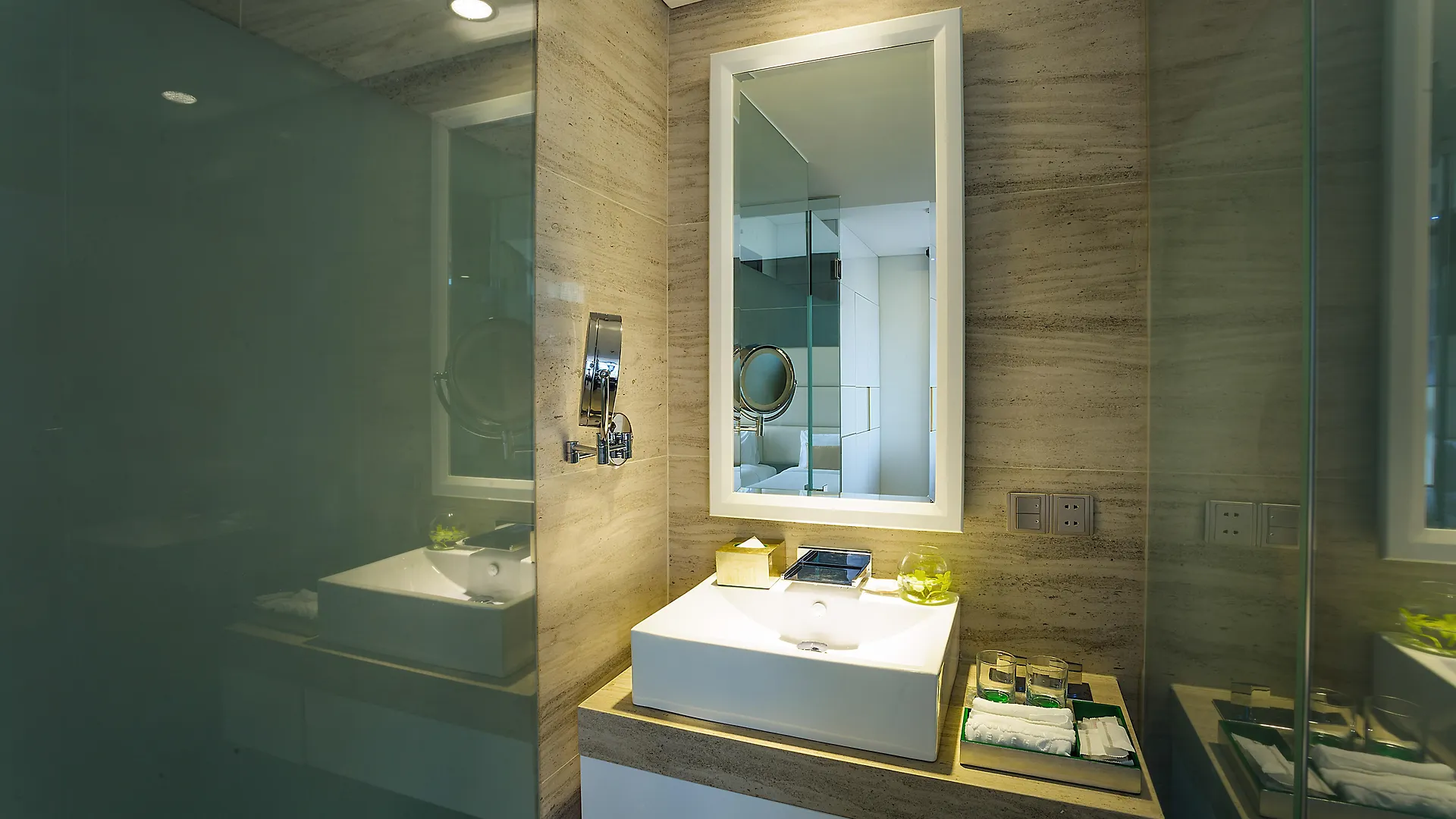 Holiday Beach Hotel Danang