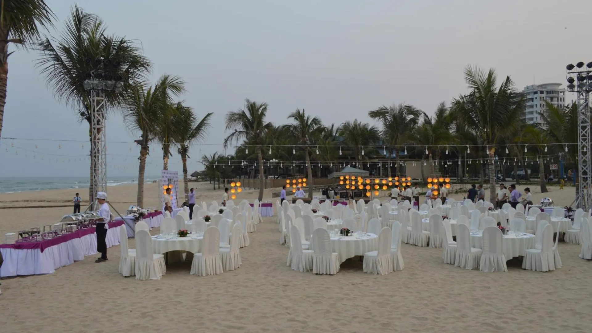 Holiday Beach Hotel Danang